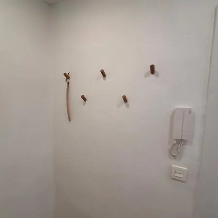 Renovated In The Heart Of דירה *
